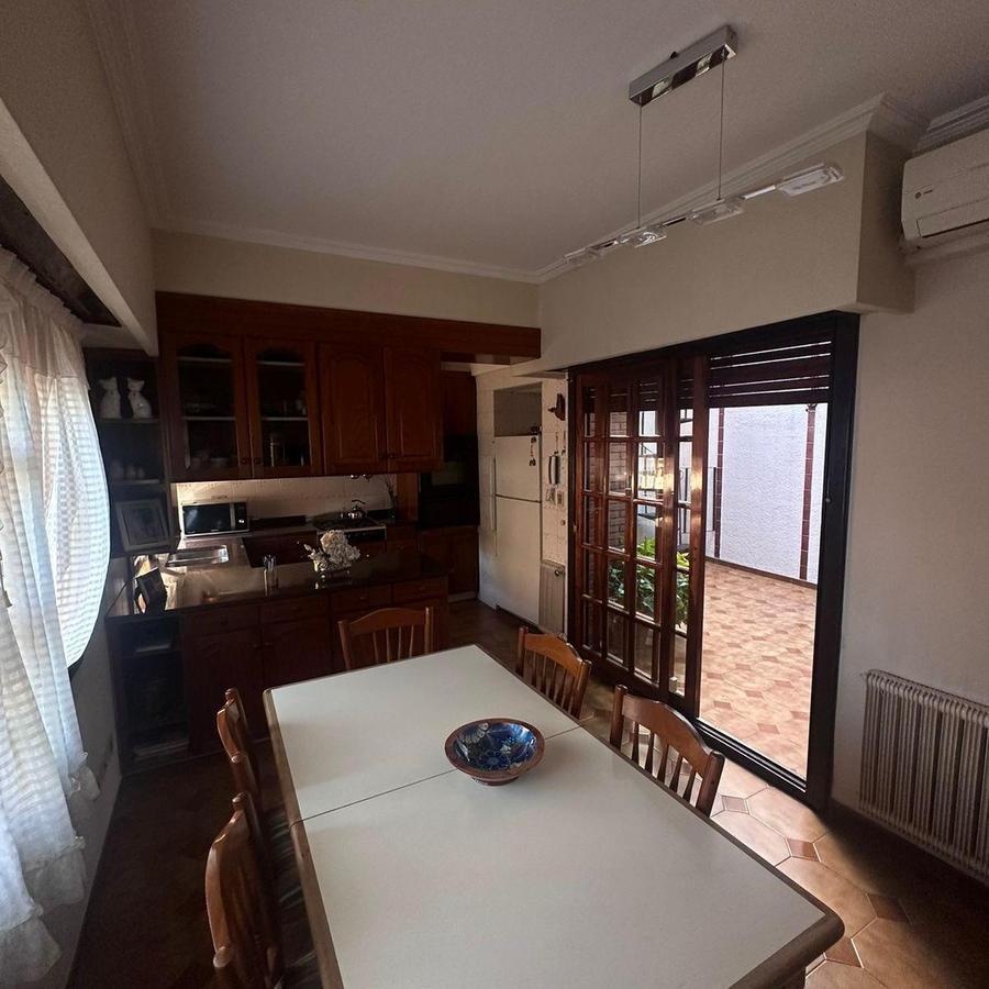 Casa 5 Ambientes en Lote Propio con Local en Block 1