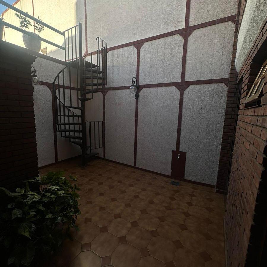 Casa 5 Ambientes en Lote Propio con Local en Block 1