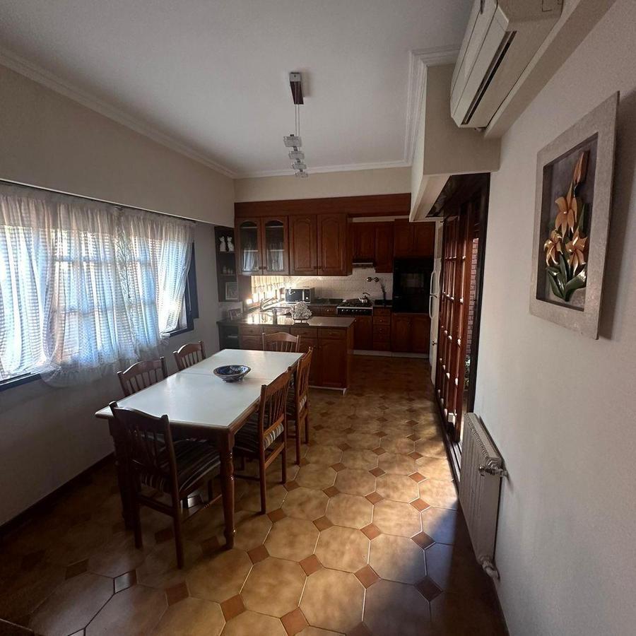 Casa 5 Ambientes en Lote Propio con Local en Block 4