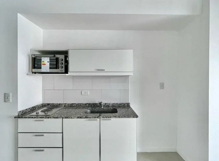 ALQUILER IMPECABLE MONOAMBIENTE CON PARRILLA Y BALCON 3