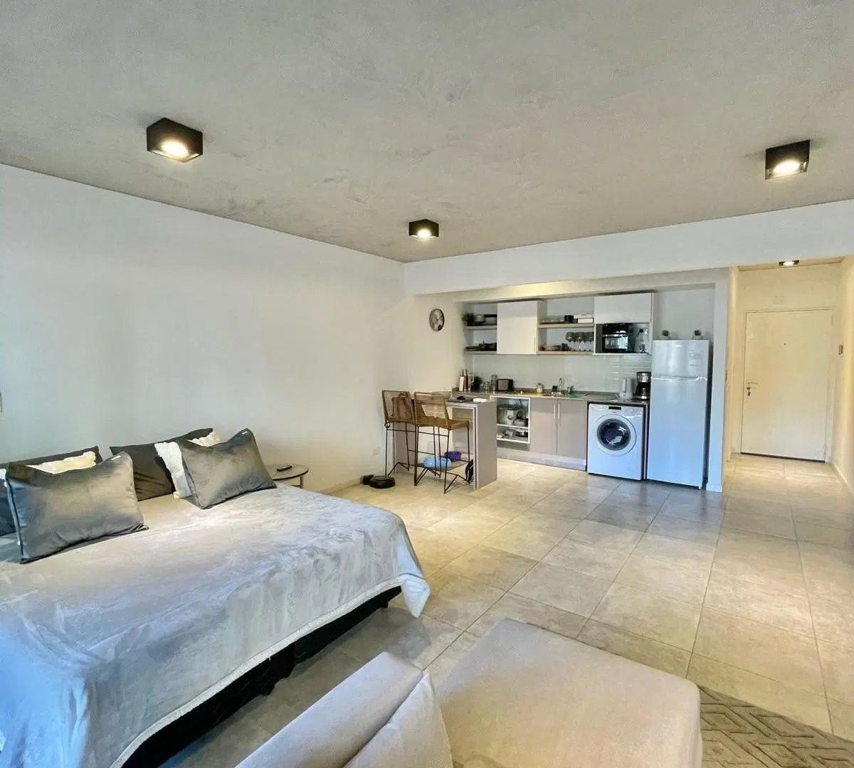 VENTA HERMOSO MONOAMBIENTE 45M2 AL FRENTE EN FLORESTA 2