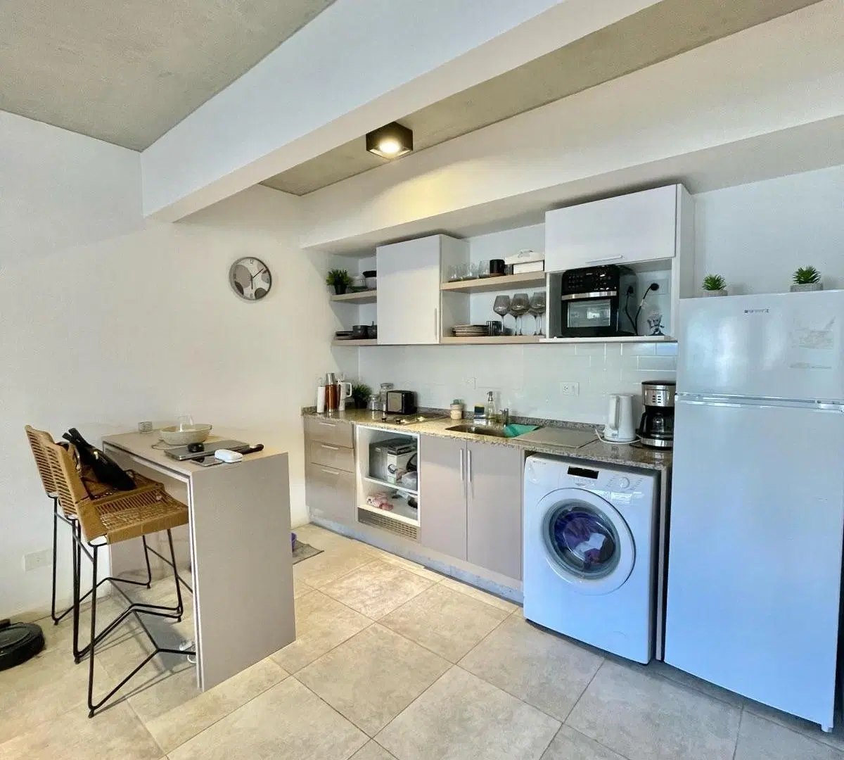 VENTA HERMOSO MONOAMBIENTE 45M2 AL FRENTE EN FLORESTA 4