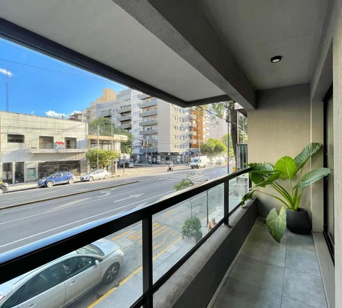 VENTA HERMOSO MONOAMBIENTE 45M2 AL FRENTE EN FLORESTA 5