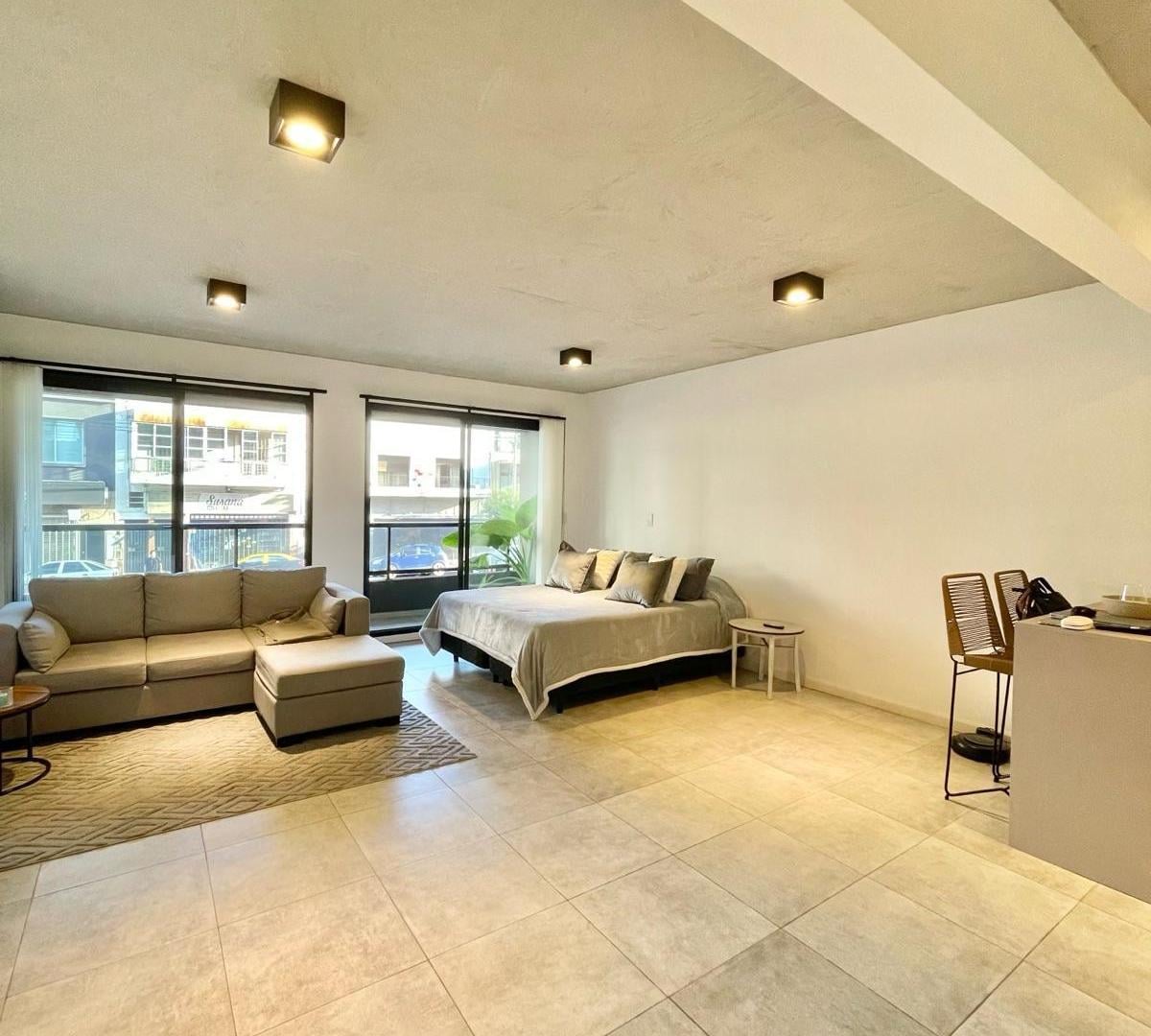 VENTA HERMOSO MONOAMBIENTE 45M2 AL FRENTE EN FLORESTA