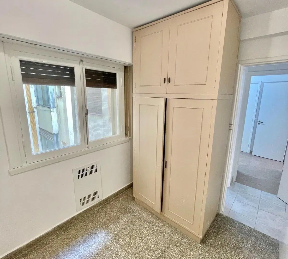 VENTA IMPECABLE SEMIPISO 4 AMBIENTES EN BELGRANO C/FTE 8