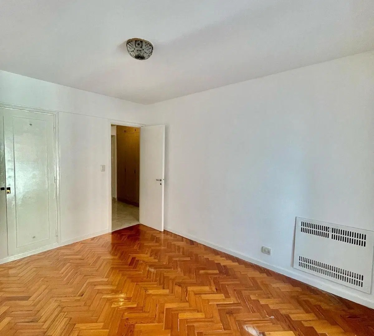 VENTA IMPECABLE SEMIPISO 4 AMBIENTES EN BELGRANO C/FTE 3
