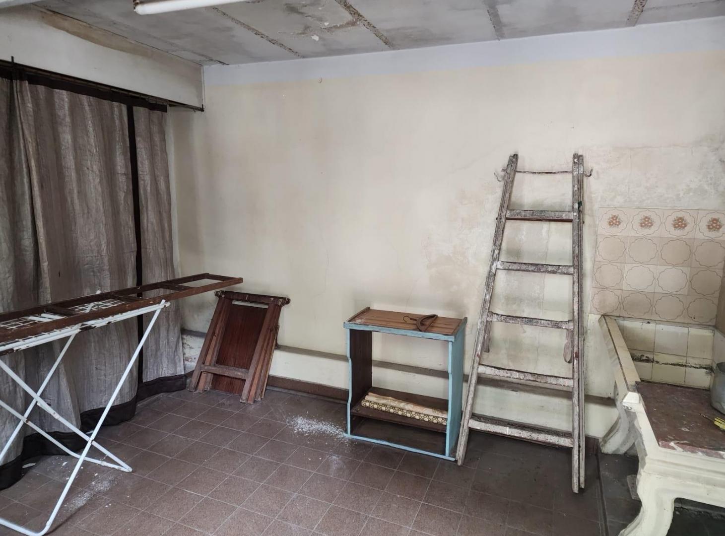 Foto de HERMOSA CASA EN ESQUINA A RECICLAR EN BAIGORRIA Y MERCEDES, imagen 5
