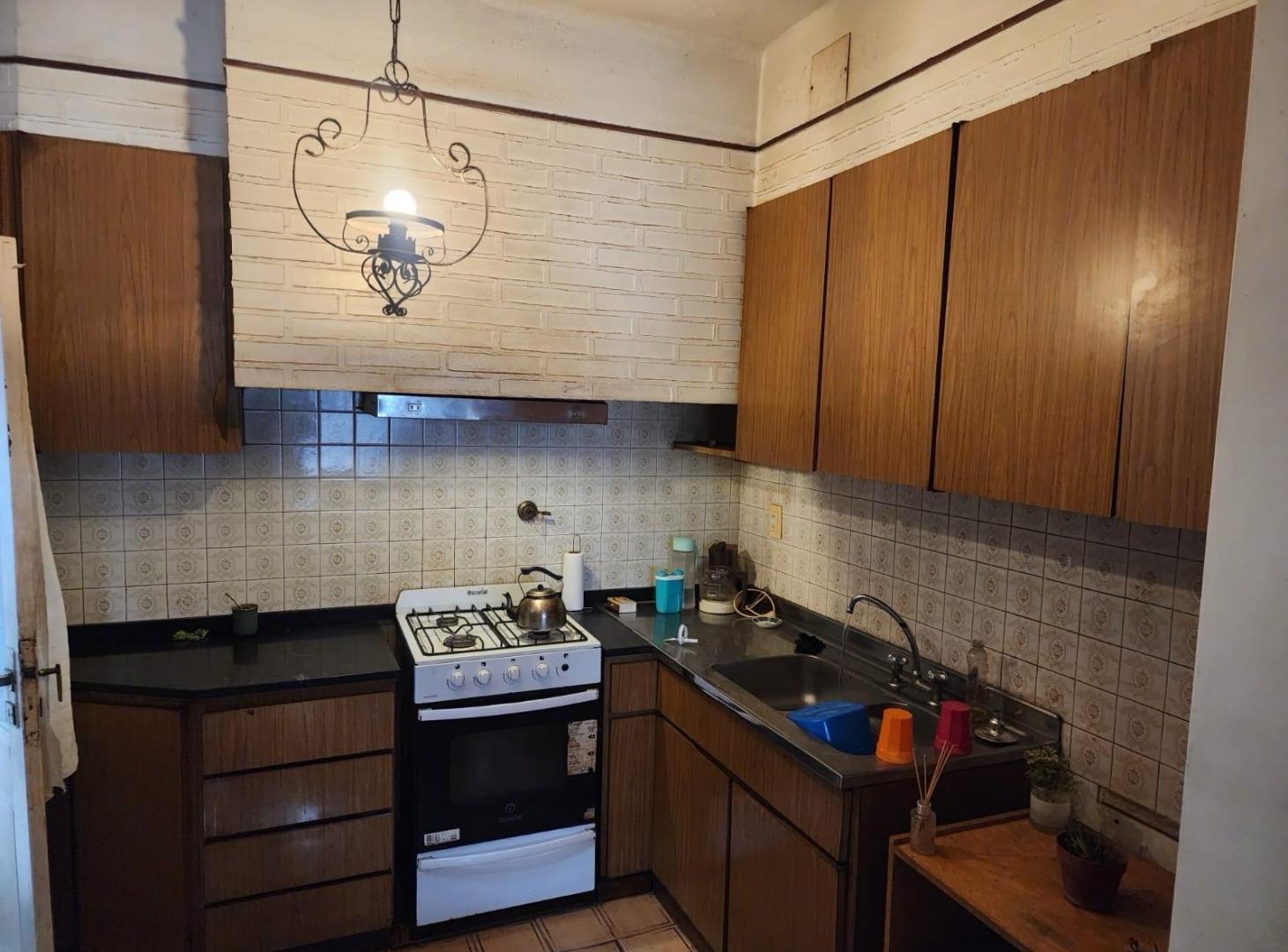 Foto de HERMOSA CASA EN ESQUINA A RECICLAR EN BAIGORRIA Y MERCEDES, imagen 2