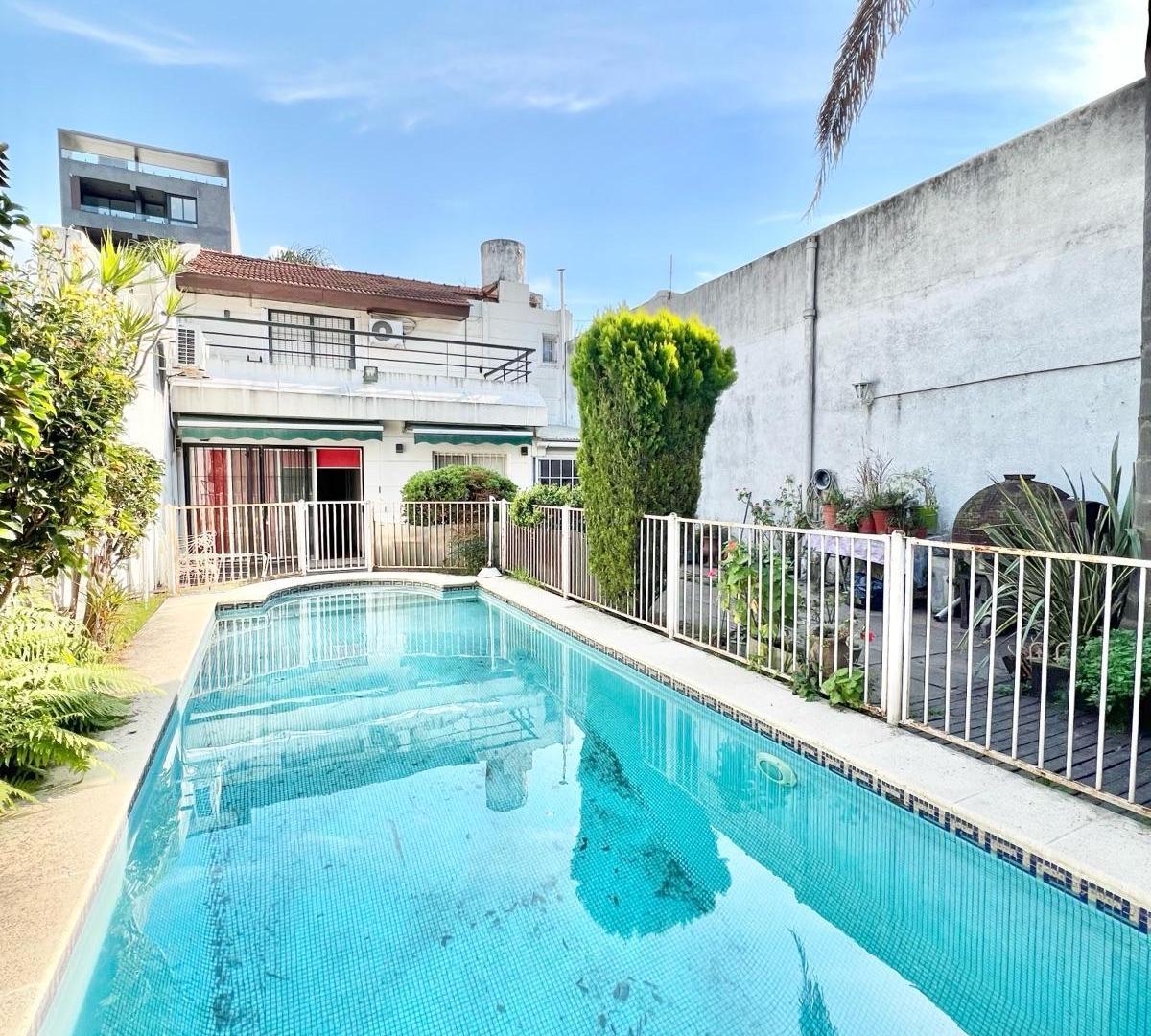 Foto de VENTA CHALET EN VILLA DEVOTO 6AMB 4BÑOS PISCINA Y COCH., imagen 2