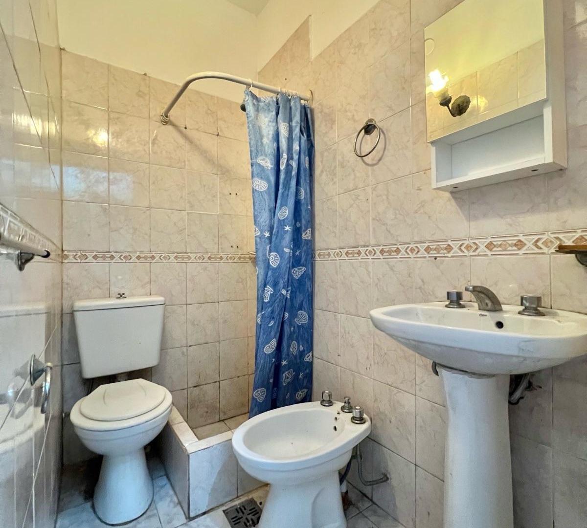 Foto de OPORTUNIDAD VENTA IDEAL INVERSOR 2AMB PTA BAJA CON PATIO MUY LUMINOSO, imagen 3