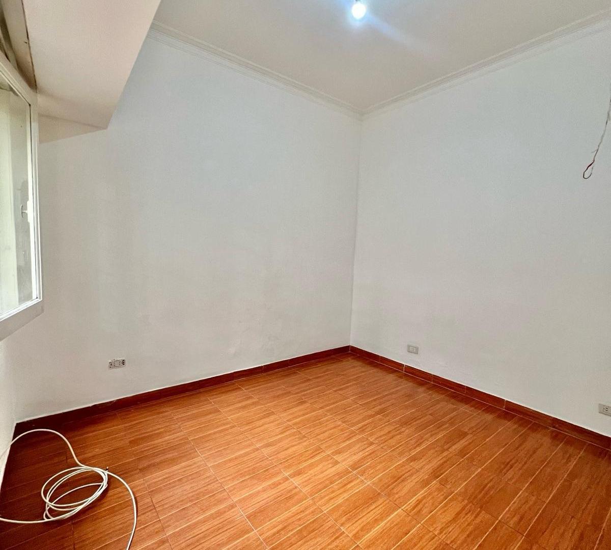 Foto de OPORTUNIDAD VENTA IDEAL INVERSOR 2AMB PTA BAJA CON PATIO MUY LUMINOSO, imagen 2
