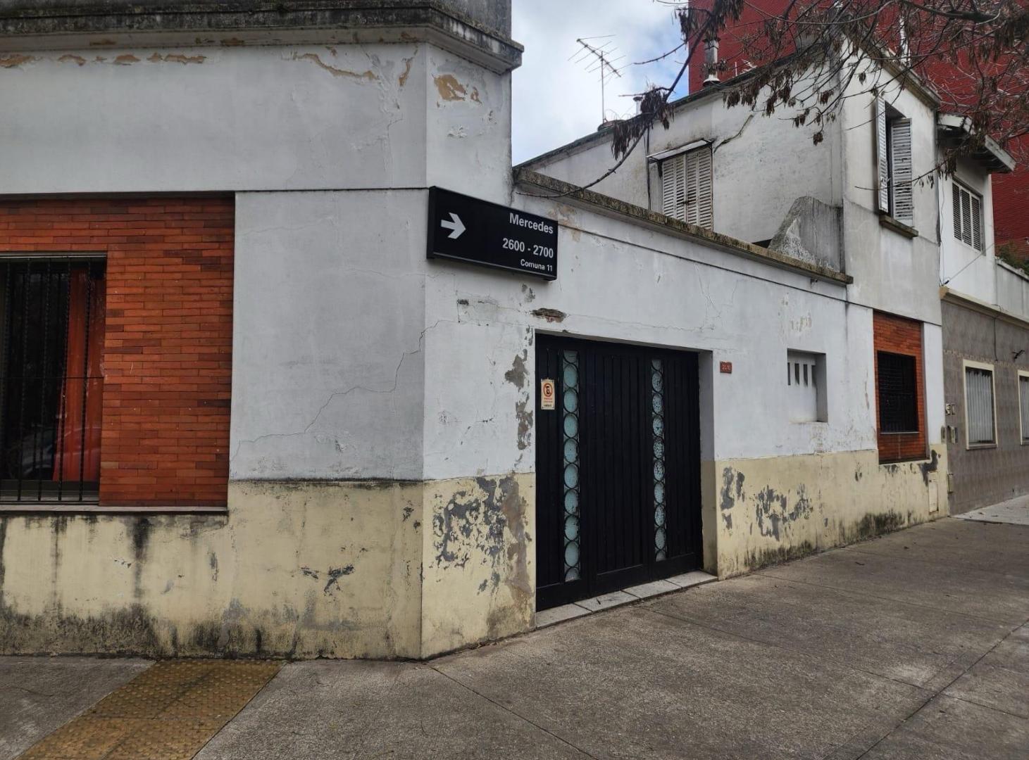 Foto de HERMOSA CASA EN ESQUINA A RECICLAR EN BAIGORRIA Y MERCEDES, imagen 1
