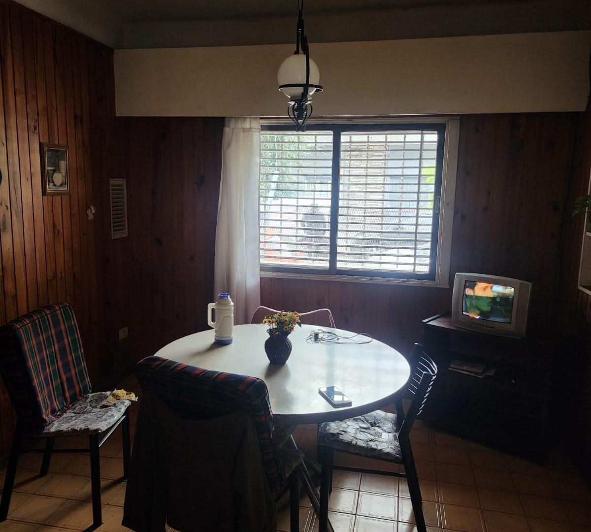 Foto de HERMOSA CASA EN ESQUINA A RECICLAR EN BAIGORRIA Y MERCEDES, imagen 3