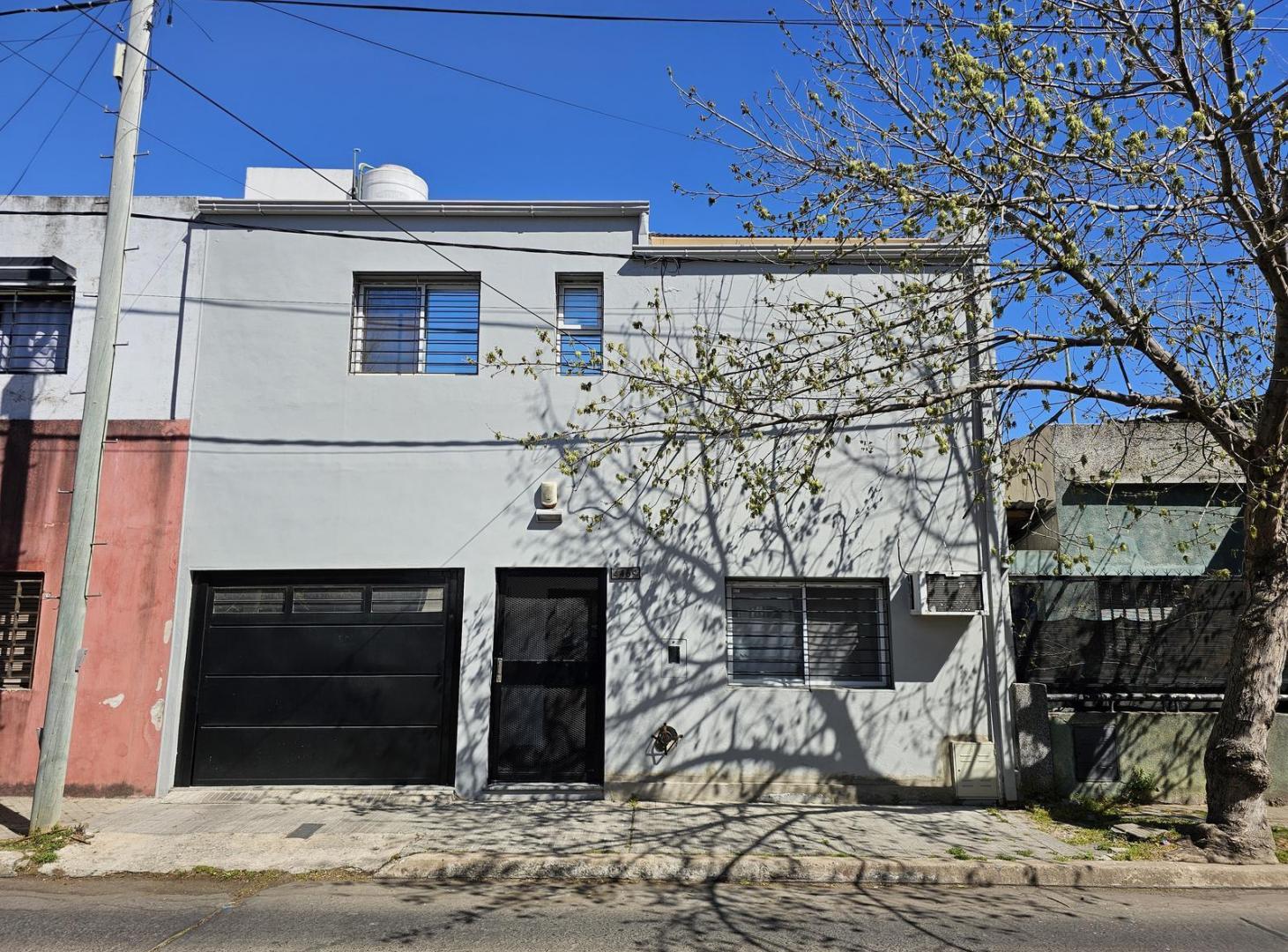 Foto de Casa en Venta de 4 Dormitorios con Pileta, Cochera y Parrillero - Santa, imagen 1