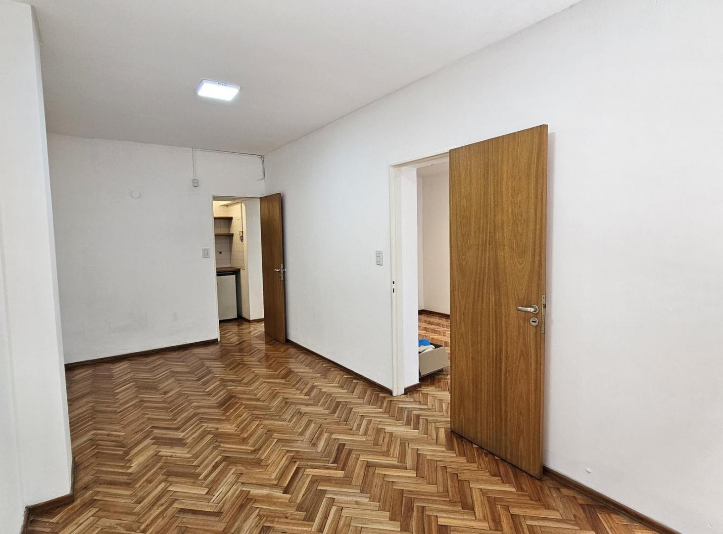 Foto de Oficina en Alquiler | Planta Baja Externa - 4 Privados e Ingreso, imagen 4