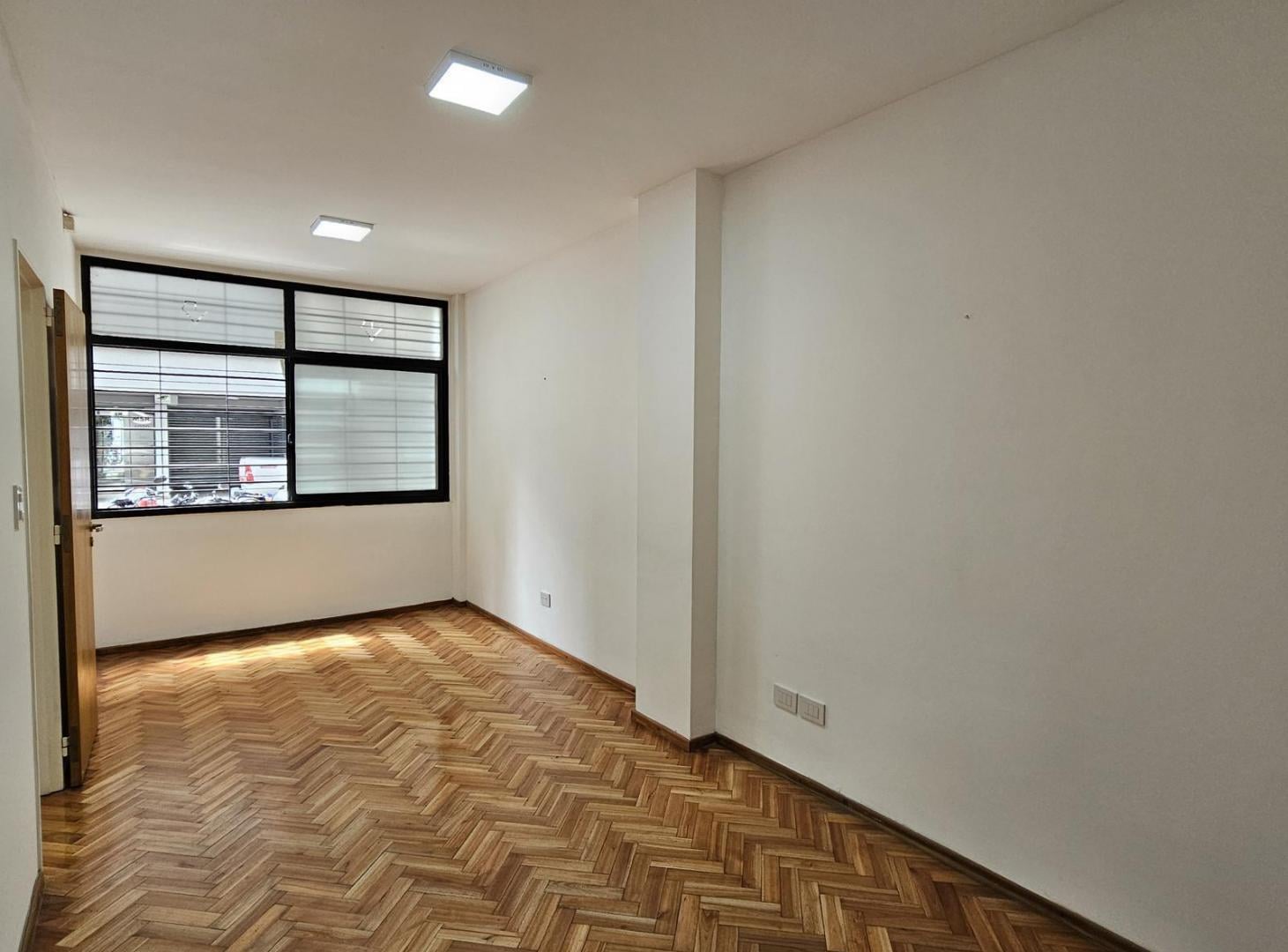 Foto de Oficina en Alquiler | Planta Baja Externa - 4 Privados e Ingreso, imagen 5