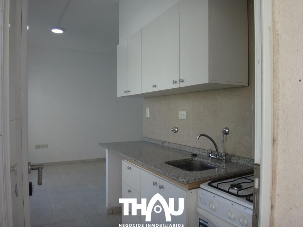 Foto de Departamento contra frente de 1 dormitorio., imagen 1