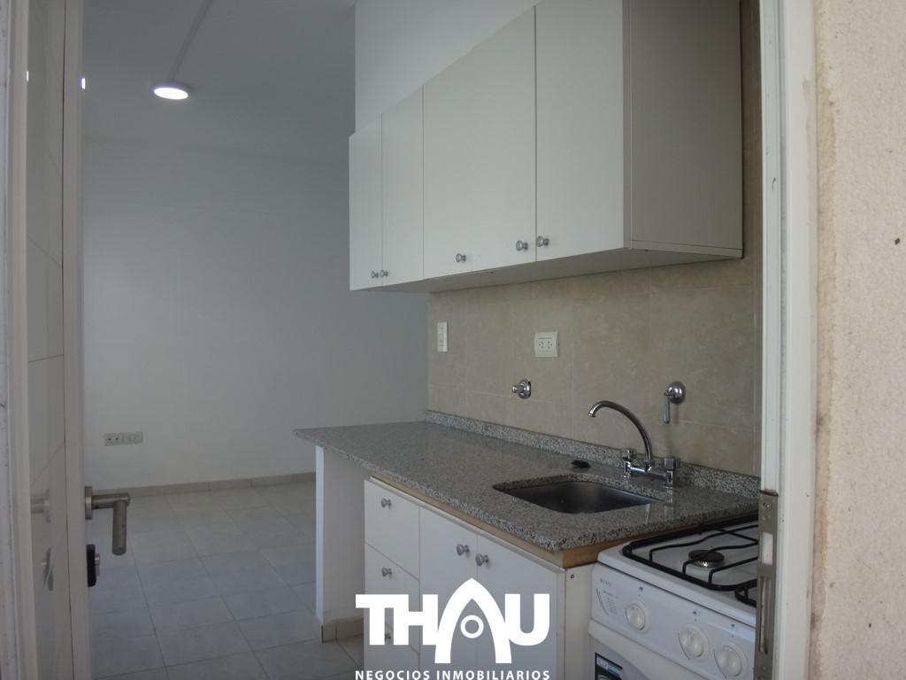 Foto de Departamento contra frente de 1 dormitorio., imagen 1