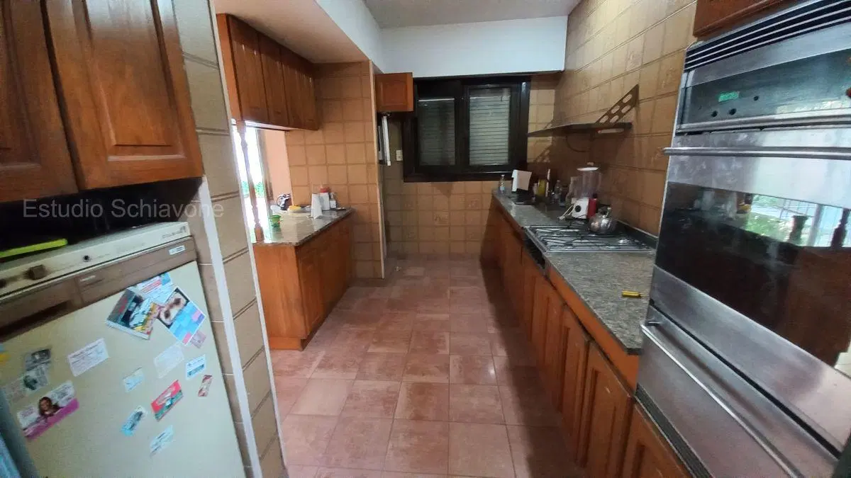 Amplia Casa en Venta Wilde Centro / Apta Emprendimiento o Desarrollo en Altura 3
