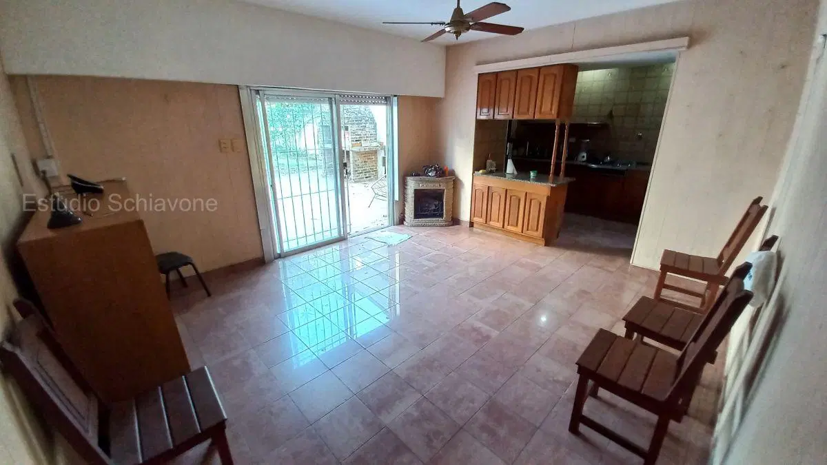 Amplia Casa en Venta Wilde Centro / Apta Emprendimiento o Desarrollo en Altura 4