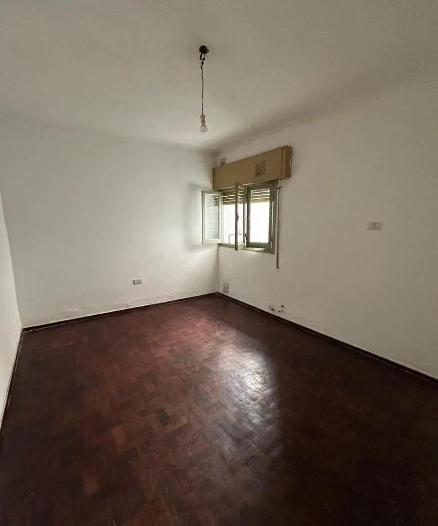 Departamento de pasillo, 1 dormitorio . Buenos Aires 1600.- 2