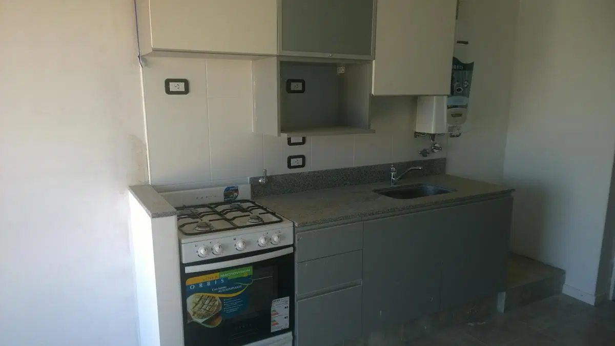 Ituzaingo 92, esquina Necochea, departamento de 1 dormitorio.- 3