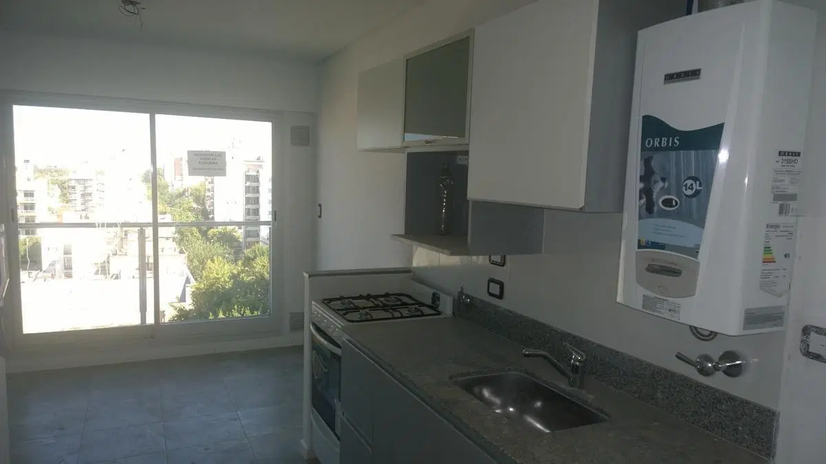 Ituzaingo 92, esquina Necochea, departamento de 1 dormitorio.- 5