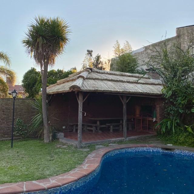 Excelente Casa 5 Ambientes Jardin Pileta Quincho Parrilla - San Isidro 2