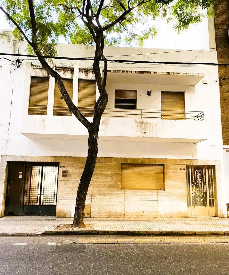 CATAMARCA 1200 | CASA DE ESTILO EN VENTA | 3 DORMITORIOS, PATIO, TERRAZA Y COCHERA 3