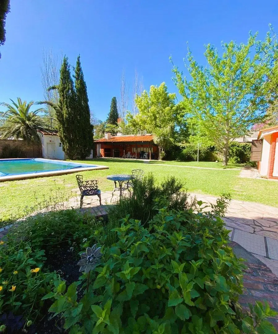 VENTA | CASA 4 DORMITORIOS + JARDÍN + PISCINA 8