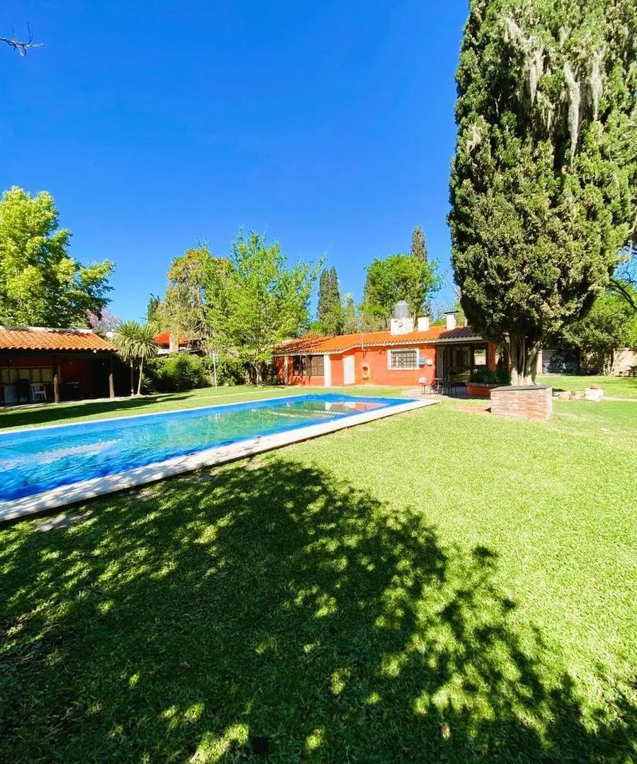 VENTA | CASA 4 DORMITORIOS + JARDÍN + PISCINA 3