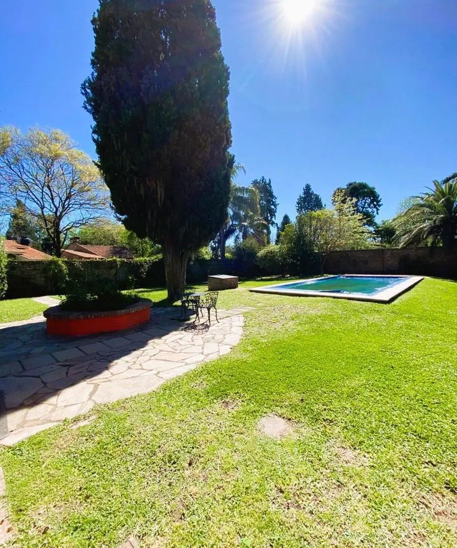 VENTA | CASA 4 DORMITORIOS + JARDÍN + PISCINA 5