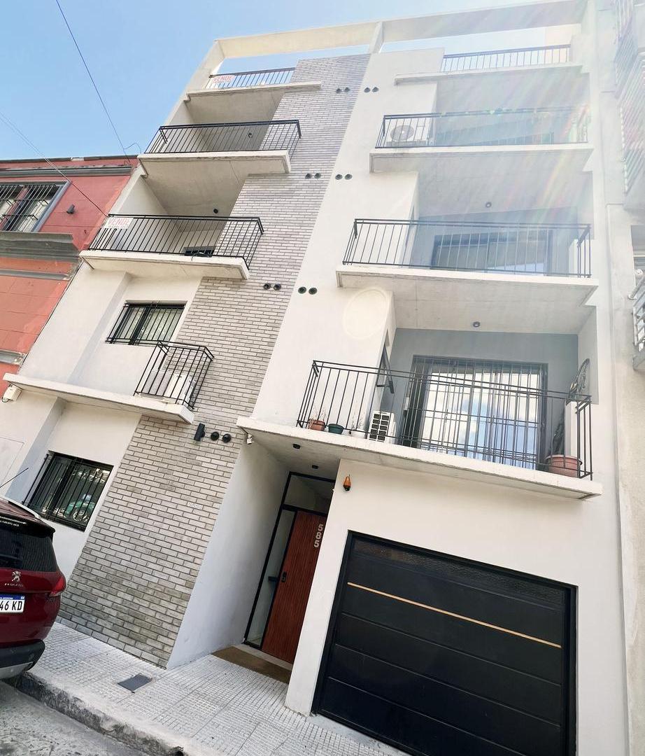 Monoambiente con Terraza Propia a la VENTA en Barracas