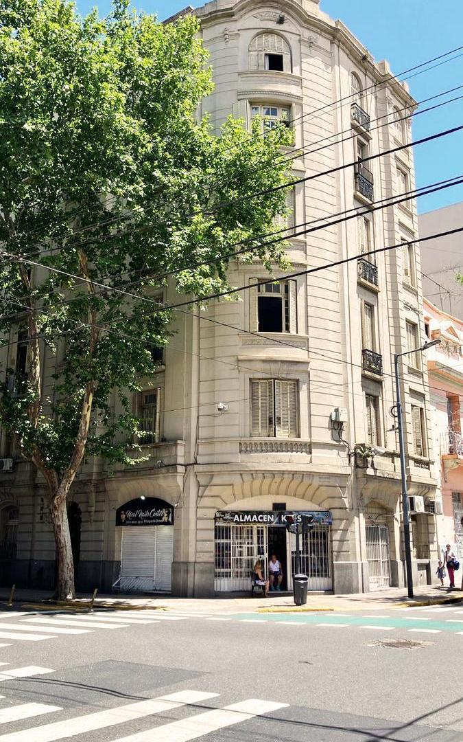 Edificio comercial o de viviendas. 5 Plantas, 11 unidades.