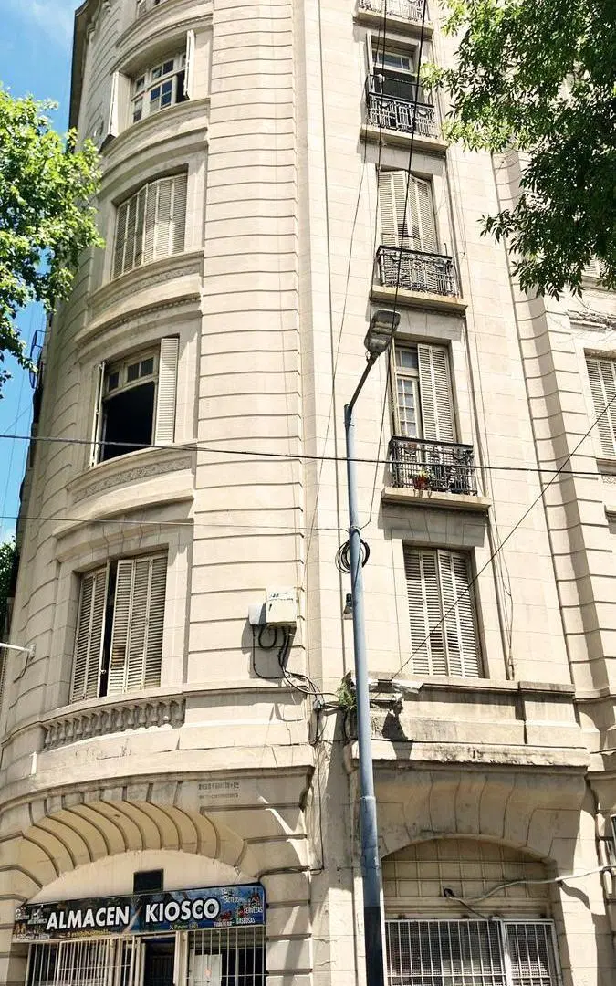 Edificio comercial o de viviendas. 5 Plantas, 11 unidades. 4