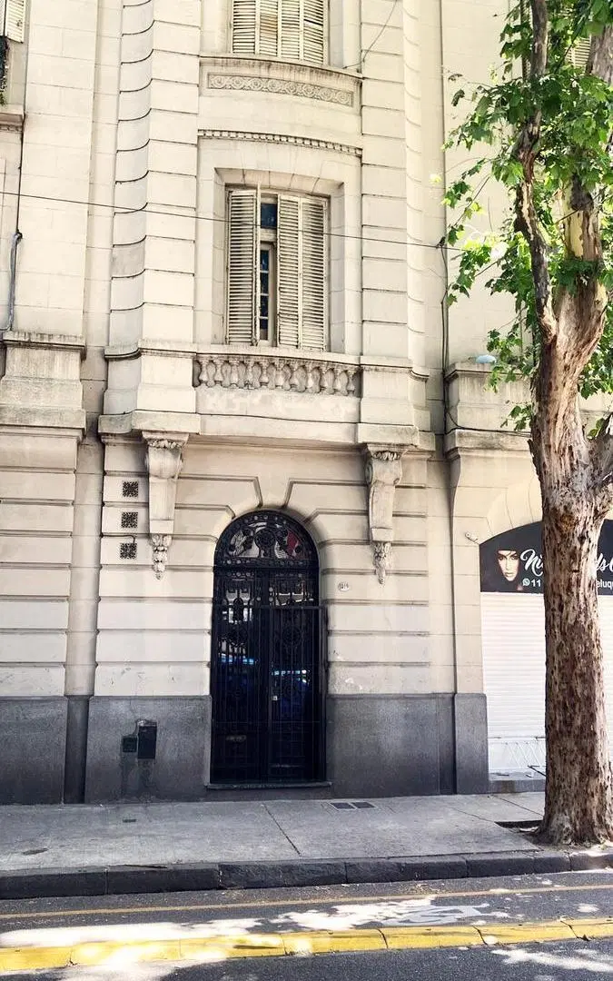 Edificio comercial o de viviendas. 5 Plantas, 11 unidades. 2