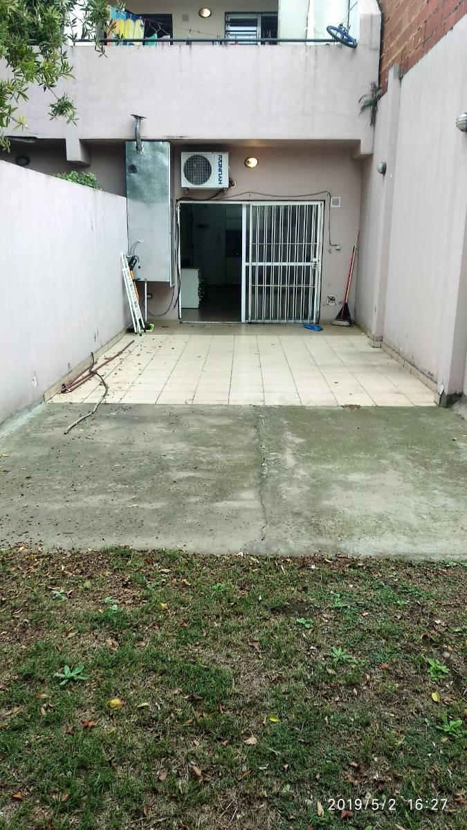 OPORTUNIDAD !!! !TIPO CASA 1 AMBIENTE CON PATIO PARQUIZADO