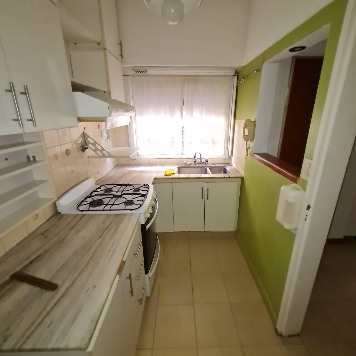 Floresta, Duplex 4 Ambientes Frente, en Excelente Estado con Cochera 2