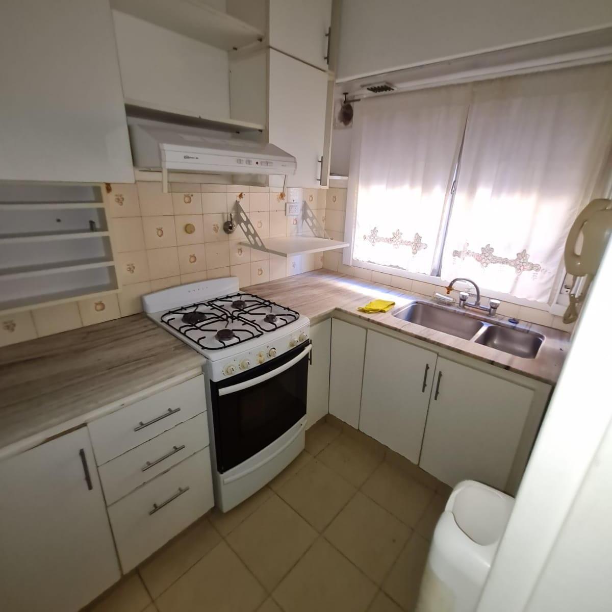 Floresta, Duplex 4 Ambientes Frente, en Excelente Estado con Cochera 5