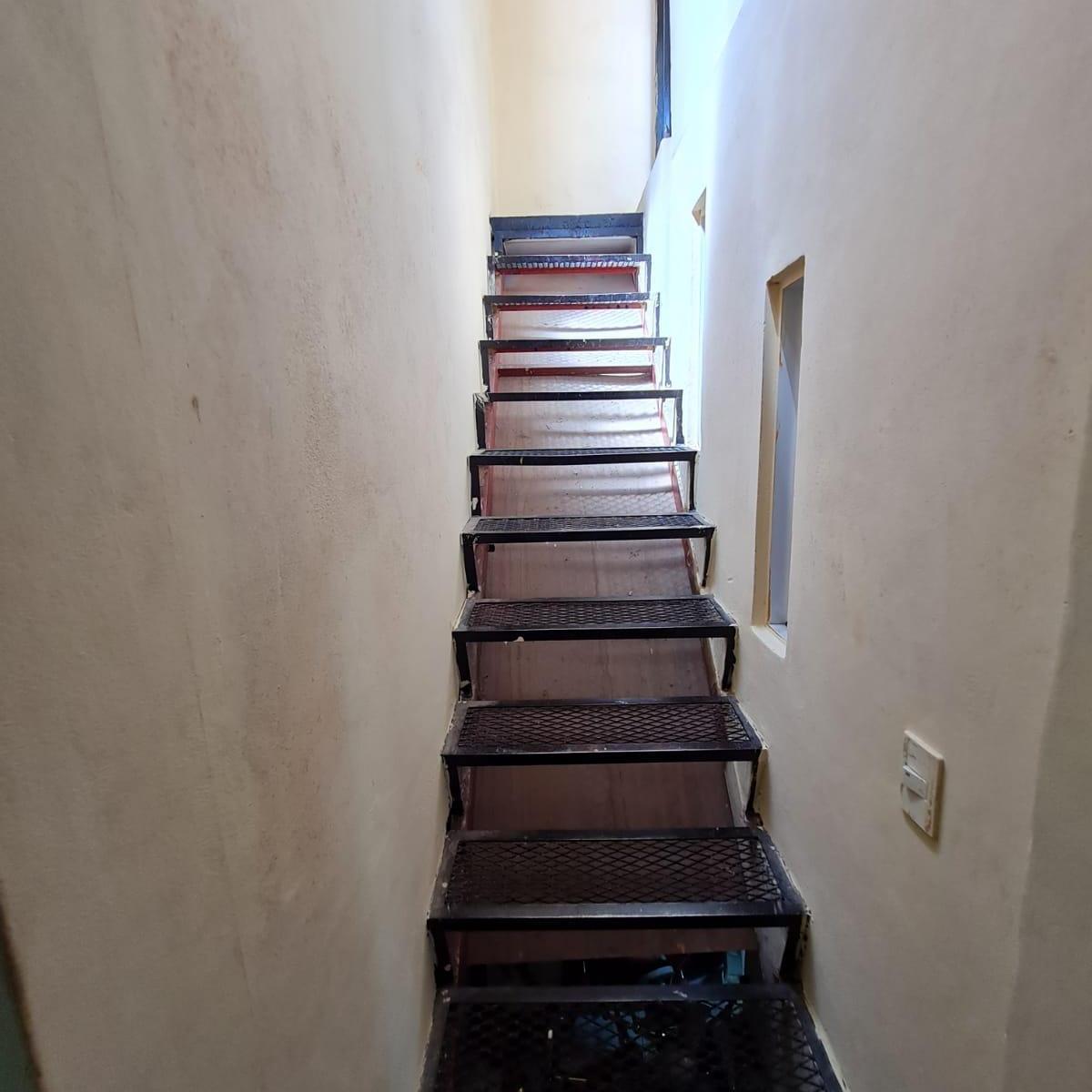 Floresta, Tipo Casa Fte, 5 Amb. Entrada Directa, 2 Plantas con Local o Cochera 1