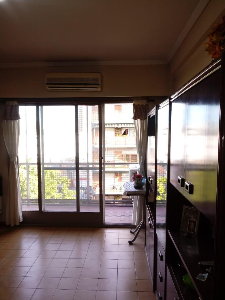 Floresta, Departamento de Dos Ambientes Frente con Balcon 3