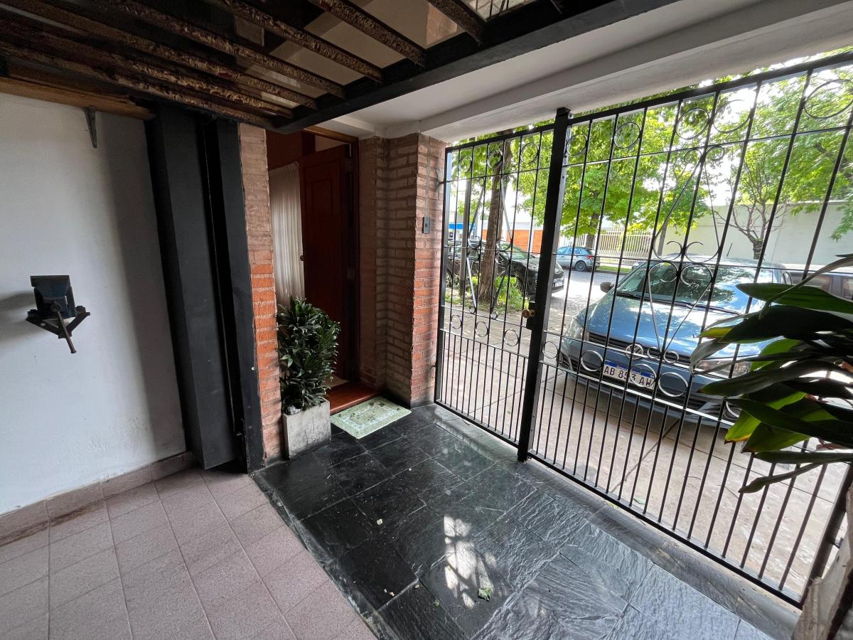 Casa 4 Ambientes con Garage, Patio con Parrilla y Terraza. 3