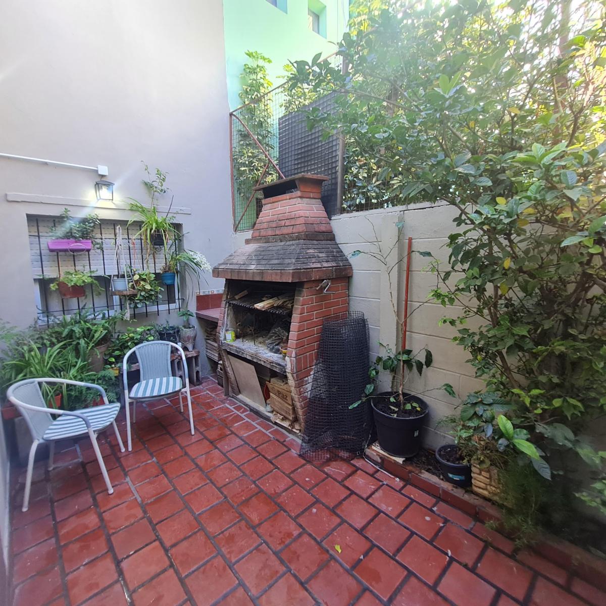 Casa 3 Ambientes en Dos Plantas con Patio y Parrilla. 2