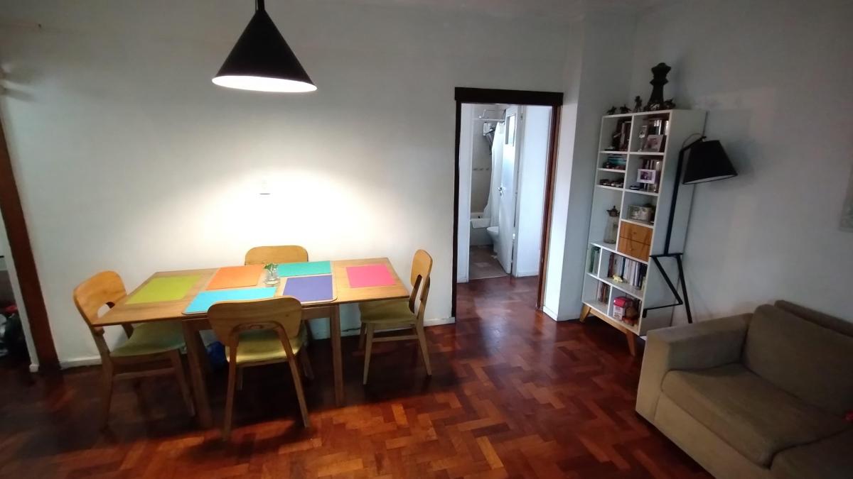 Departamento 3 Ambientes Frente con Balcon Muy Luminoso y en Excelente Estado 5