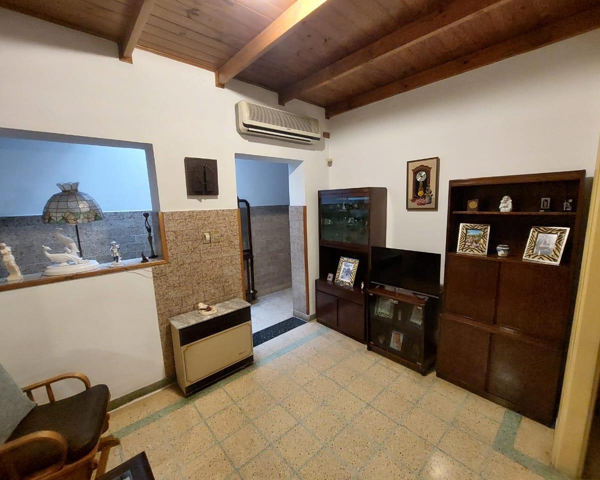Casa 4 Ambientes con Cochera y Terraza. 1