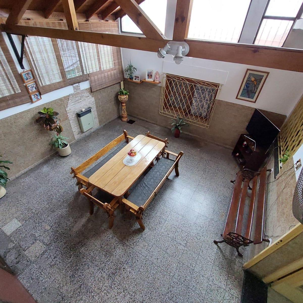 Casa 4 Ambientes con Cochera y Terraza. 3