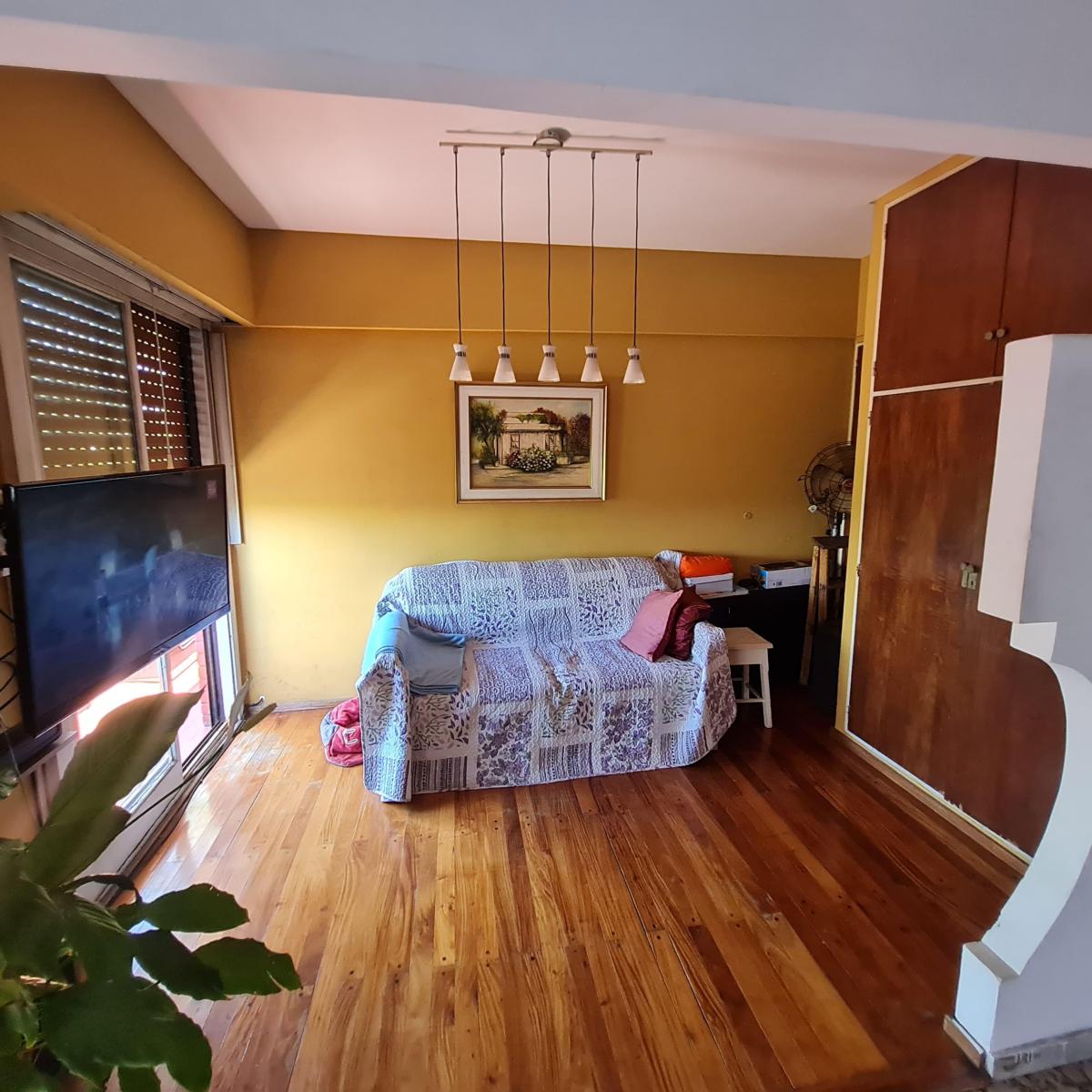 Departamento 4 Ambientes con Dependencia y Balcon 5