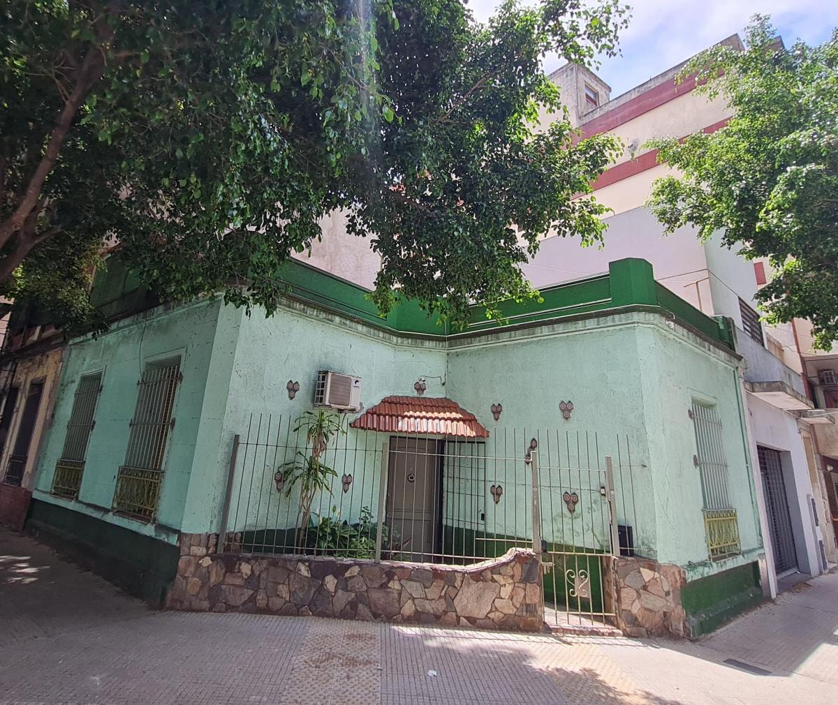 Casa 4 Ambientes en Esquina con Patio y Terraza, Lote Propio 2