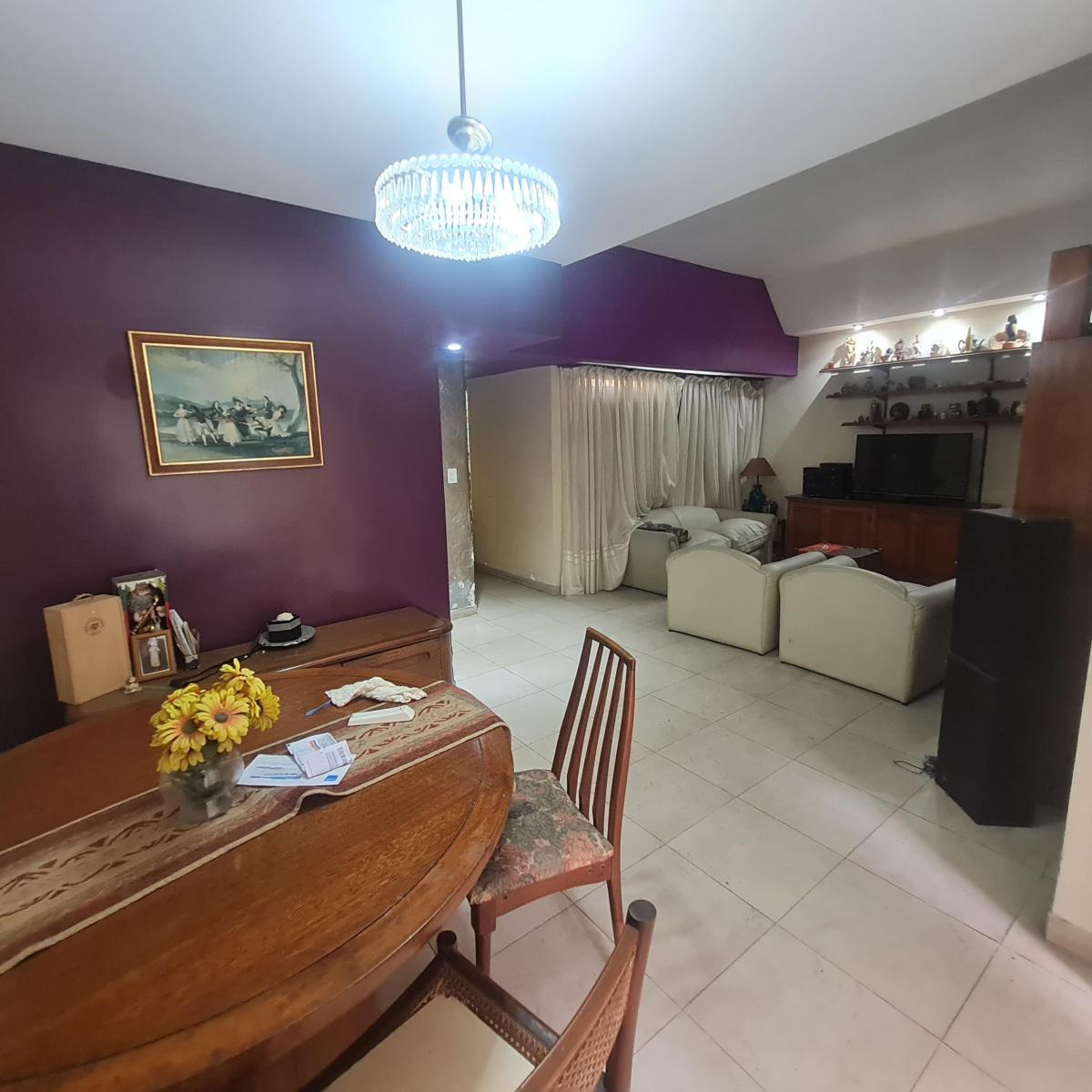 Casa 4 ambientes con garage, jardin al frente, 2 patios y terraza con quincho