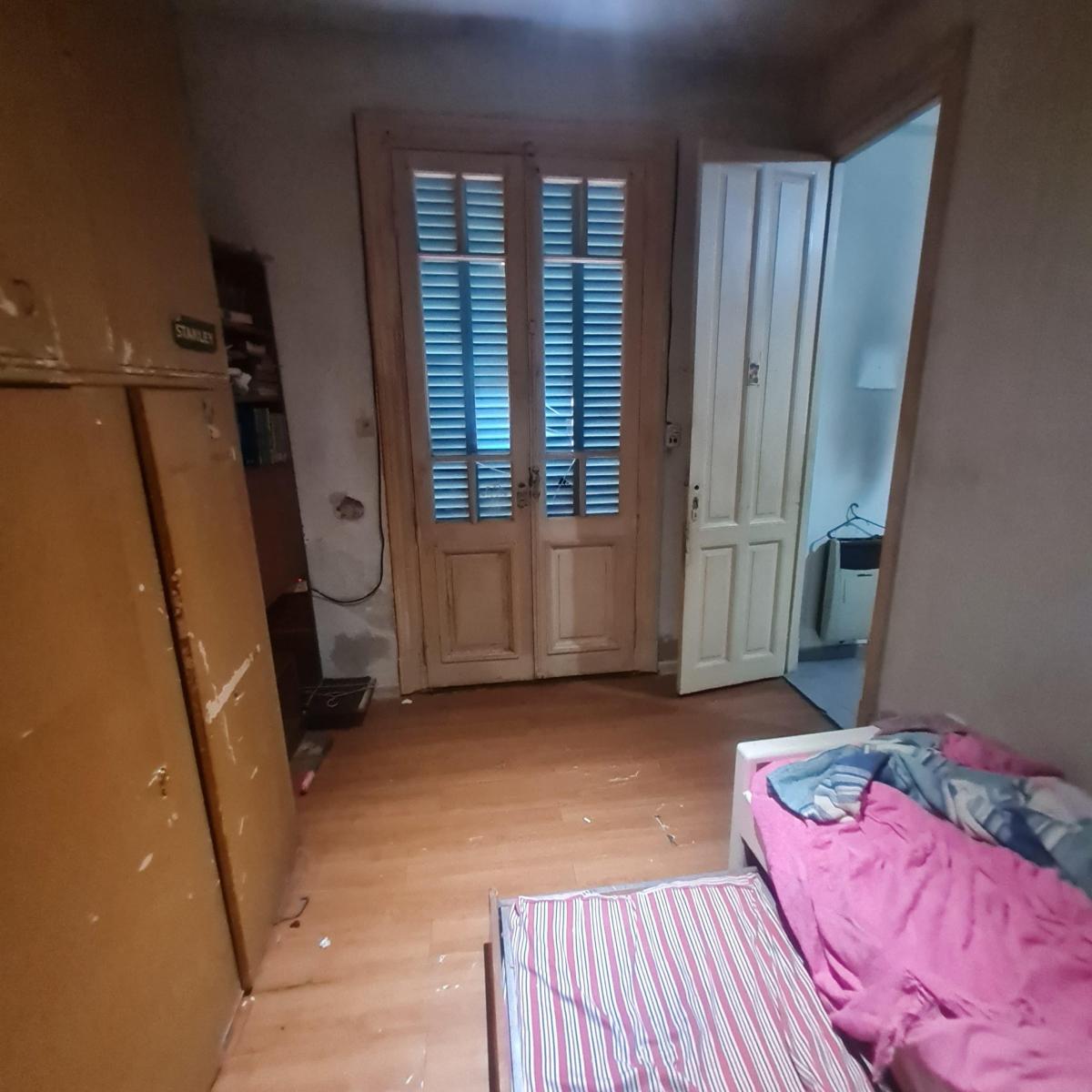 Foto de Casa 4 ambientes con garage, jardin al frente, 2 patios y terraza con, imagen 2
